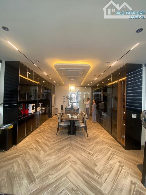 BÁN NHÀ KHU TĐC NGỌC THỤY - VỈA HÈ - Ô TÔ TRÁNH - THANG MÁY - 60M X 8 TẦNG - MT 5M - 4
