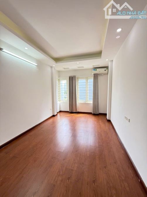 BÁN NHÀ GẦN TRUNG TÂM THANH TRÌ - 40M2 x 4 TẦNG - 4 NGỦ - Ô TÔ ĐỖ CỬA - Ở LUÔN,CHỈ 5,3 TỶ - 4