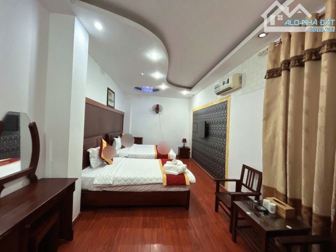 Cho thuê khách sạn mặt đường Nguyễn Bỉnh Khiêm gần Lê Hồng Phong, dt 200m2 gồm 24 phòng - 5