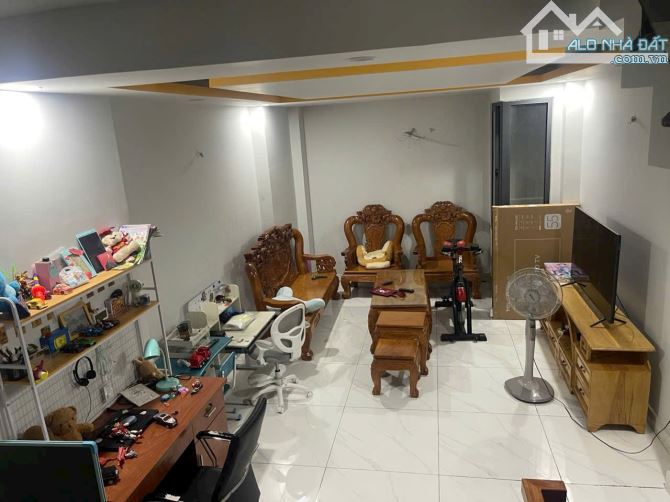 Giá 8 tỷ nhà trệt 2 lầu tum hẻm 1/ đường số 5 P. Tăng Nhơn Phú B,Q9. Gần Vincom Q9 - 5