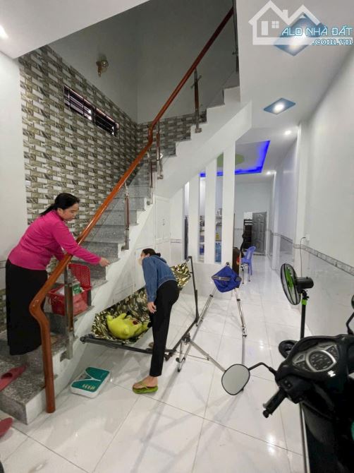 Bán căn nhà lầu mặt tiền kinh doanh buôn bán tốt gần chợ Thạnh Phú - Cây Xăng Thạnh Phú. - 5