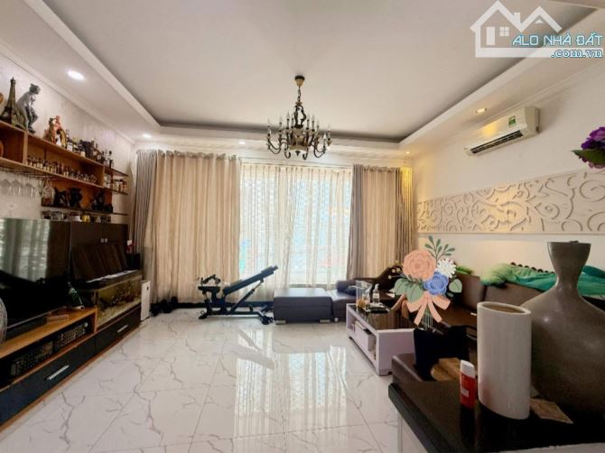 Nhà Hẻm 820 Hậu Giang, P.12, Quận 6 | 5,6 x 14 | Trệt 2 Lầu ST | 4PN 3WC | Giá 19,9 Tỷ - 5