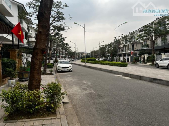 Biệt thự An Vượng Villa, nội thất gỗ xịn, thang máy nhập, vị trí đắc địa - 5