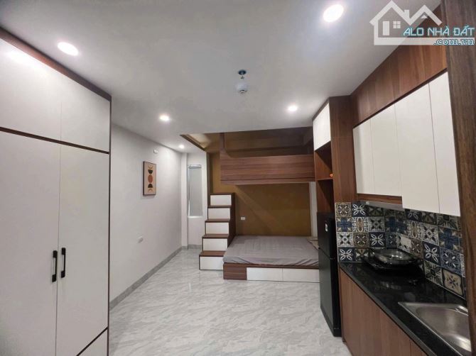 Cầu giấy. 52m. 7 tầng. Gần phố. 10m ra ô tô dừng đỗ. Full phòng. 10,5 tỷ - 5
