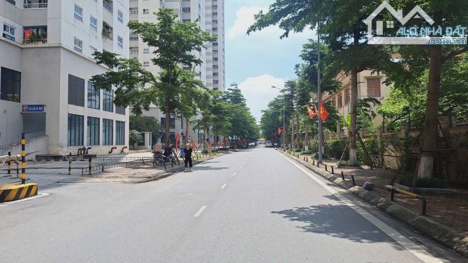 Bán nhà shophouse Hoàng Công lô góc kinh doanh tốt DT: 130m  5 tầng, MT: 20m gía 35tỷ - 5