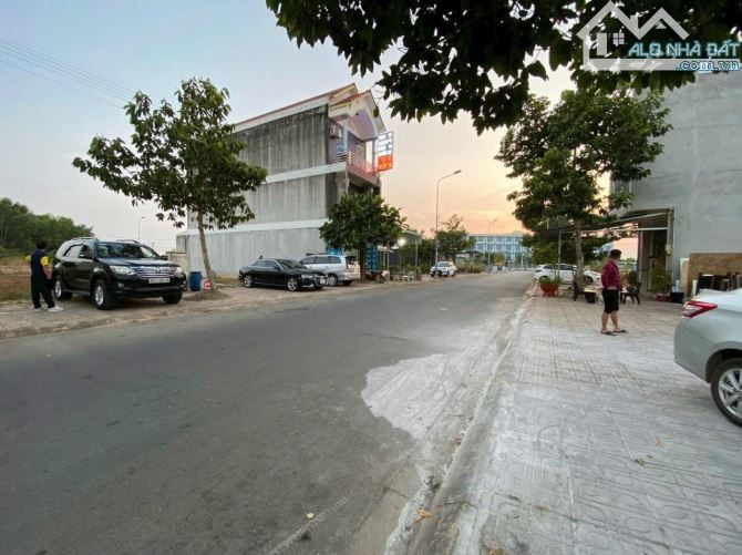 1 lô duy nhất kế góc, trục đường to thuộc KDC ngay mt QL51 104m2 - 2tỷ250 cần ra gấp - 5