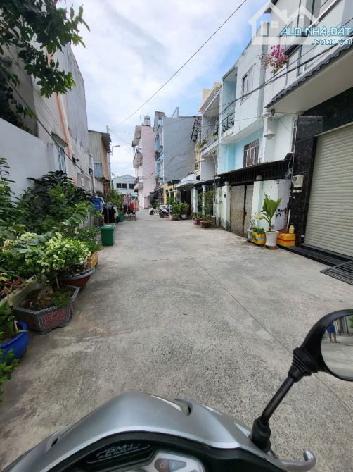 NHÀ 3 TẦNG – HẺM XE HƠI 6M – HOÀN CÔNG CHUẨN – TT. NHÀ BÈ – GIÁ CHỈ 5,470 TỶ (CÒN BỚT) - 6