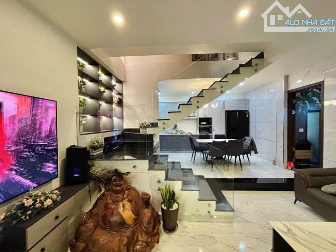 cần bán VILLA  2 MẶT TIỀN vuông vức Phạm Hồng thái   - P10 . Chỉ 10 TỶ 5 - 6