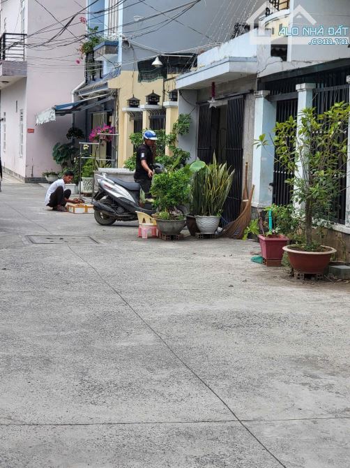 NHÀ 3 TẦNG – HẺM XE HƠI 6M – HOÀN CÔNG CHUẨN – TT. NHÀ BÈ – GIÁ CHỈ 5,470 TỶ (CÒN BỚT) - 7
