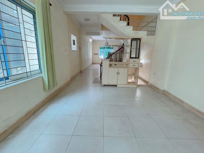 LÔ GÓC 3 MẶT Ô TÔ TRÁNH - HOÀNG QUỐC VIỆT - PHẠM VĂN ĐỒNG - PHÂN LÔ 61M2 - 5 TẦNG - MT 4M - 7