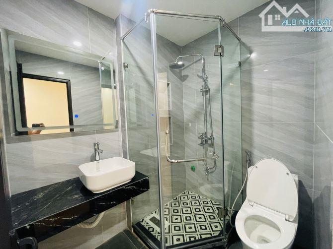 Gấp gấp! Chủ hạ chào 4 tỷ căn nhà cực đẹp 55m2x8T thang máy. Cách mặt phố Đội Cấn chỉ 10m. - 9