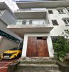 Bán biệt thự VIP Cầu Giấy , lô góc, 3 thoáng, có hầm siêu đẹp