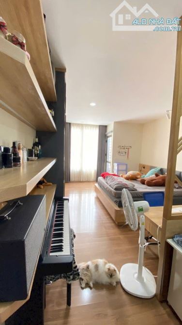 Vị trí ĐẮC ĐỊA; Cách Mạng Tháng 8-gần CV Lê Thị Riêng; dtich 70m2(nhà cấp 4) tiện xây mới - 3