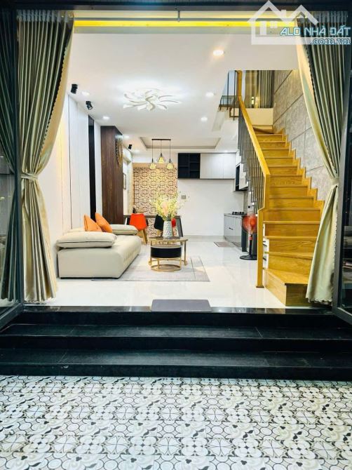 BÁN GẤP NHÀ 3 TẦNG 3 MÊ -VÀ 1 LỬNG  NGUYỄN PHƯỚC NGUYÊN DT KHỦNG 157M2 NGANG 5M NHỈNH 7TY - 14