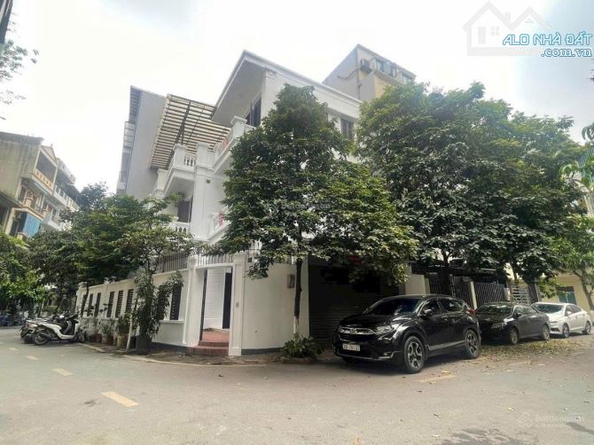 Bán Biệt thự lô góc dự án 18-4 Thanh Bình,cạnh KĐT Mỗ Lao Hà Đông 220m2 * 3 tầng giá 35 tỷ