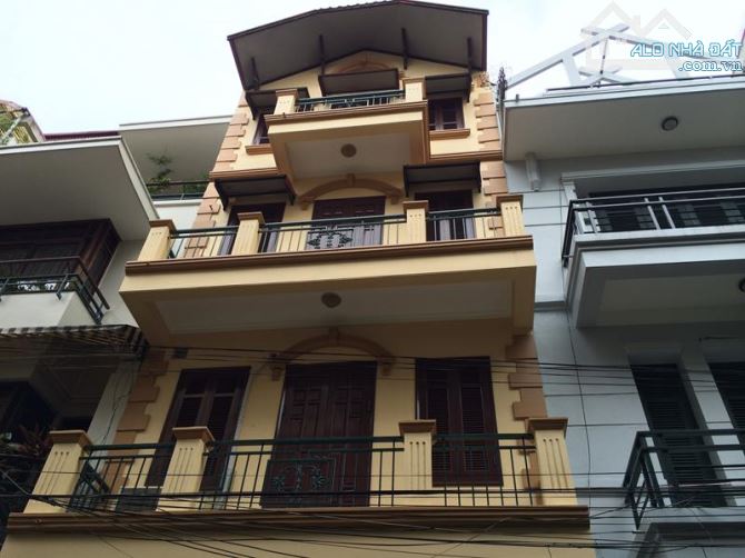 Cho thuê nhà riêng 4 tầng khu phân lô Trần Quý Cáp, gần Văn Miếu, ga Hà Nội.