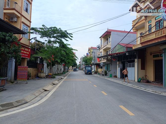 Bán đất 73m do hạ tiền phong nhỉnh 4 tỷ , ô tô tránh ngay đường Bìa làng