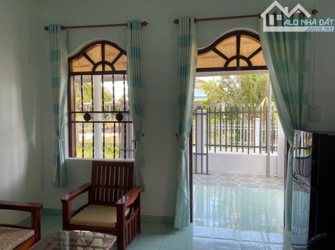 Bán nhà cấp 4 mặt tiền bê tông đường ô tô, phú long chỉ 880tr