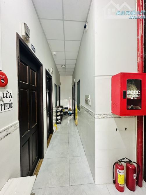 Gấp bán nhà Cách Mạng T8, Sài Gòn, 8 tầng, 54 phòng, dt 177m2, giá 30 tỷ.