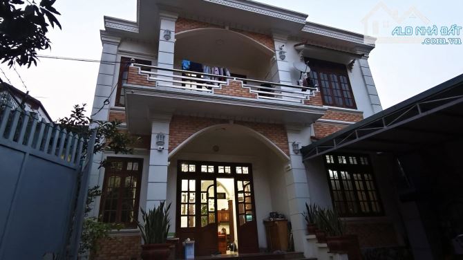 Nhà Ngọc Thụy 175X2T, MT 10m, ô tô tránh, vỉa hè rộng, view Hồ cực đẹp, giá tốt 32.9 tỷ