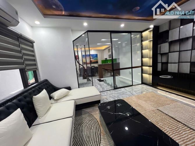 BÁN NHÀ PHỐ ĐỘI CẤN - TT BA ĐÌNH - NHÀ ĐẸP Ở NGAY - NGÕ RỘNG THOÁNG MÁT - SỔ ĐỎ VUÔNG ĐẸP