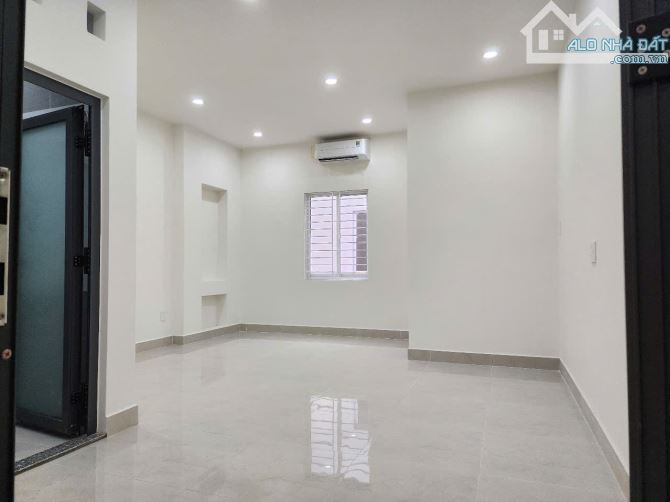 Bán gấp nhà 4 lầu Bùi Quang Là, P12 Gò Vấp 6,15 tỷ