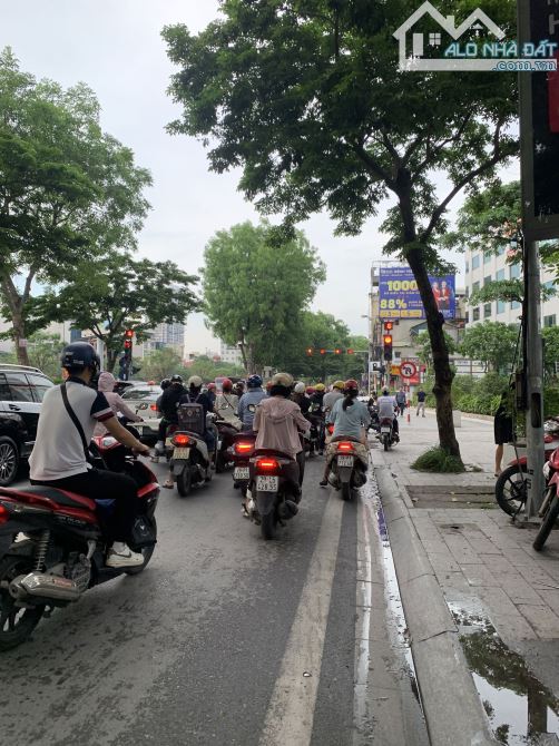 Cần bán nhà đẹp Đường Láng, Đống Đa, 43m2, 2 THOÁNG- Ô TÔ VÀO, 12.8 tỷ
