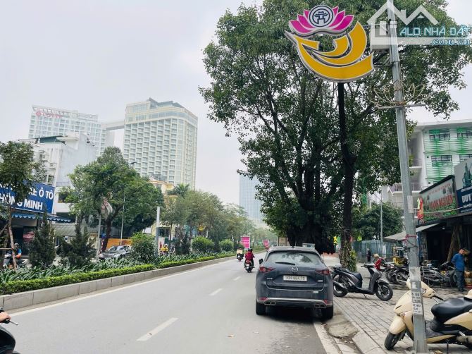 BÁN NHÀ MẶT PHỐ LẠC LONG QUÂN 155m2 - MT 8.1m - 80 TỶ - VỈA HÈ RỘNG - KINH DOANH ĐỈNH