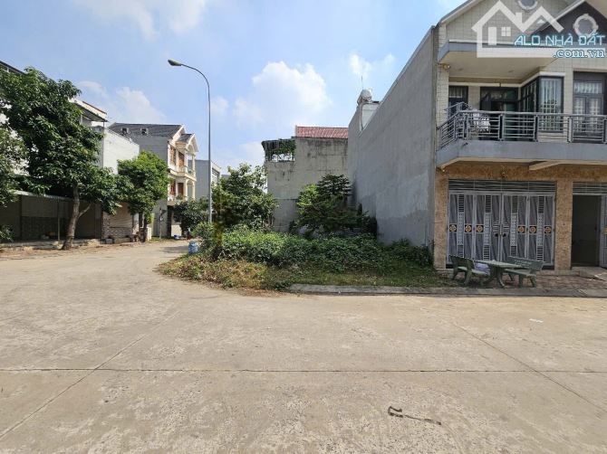 Lô góc 2 mặt tiền khu Sóng Thần B, sổ riêng 104m ngang 7,5m 1936 Dĩ An