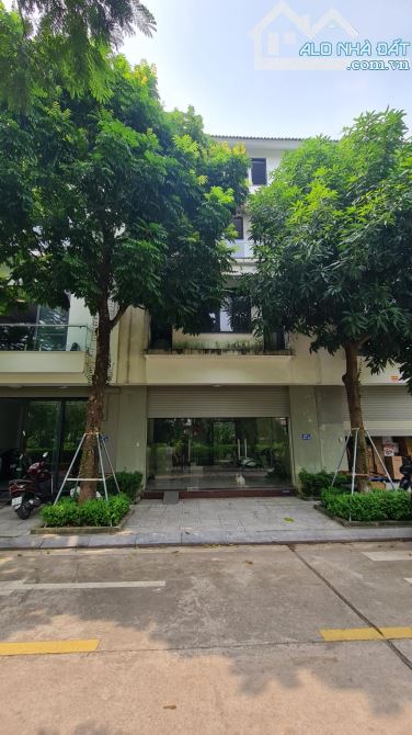 LÀNG VIỆT KIỀU CHÂU ÂU – VIEW HỒ – Ô TÔ TRÁNH – KINH DOANH- 77m- 5 tầng- mặt tiền 4,5m