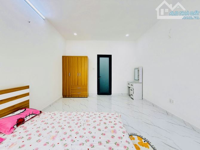 Bán nhà mới 3 tầng, hẻm 5m thông, gần Emart Phan Huy Ích phường 12, Gò Vấp chỉ 6 tỷ nhỉnh