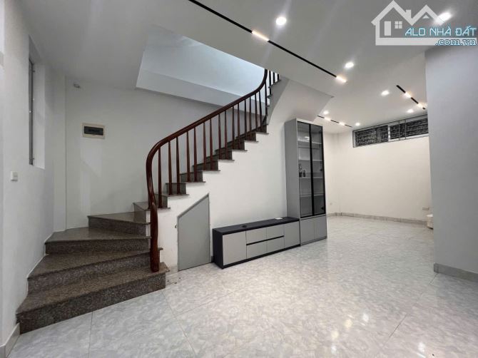 Nhà Đông Ngạc-mới- Ngõ 2 xe SH tránh nhau- cách 15m ô tô tránh- nở hậu- dân xây tâm huyết-