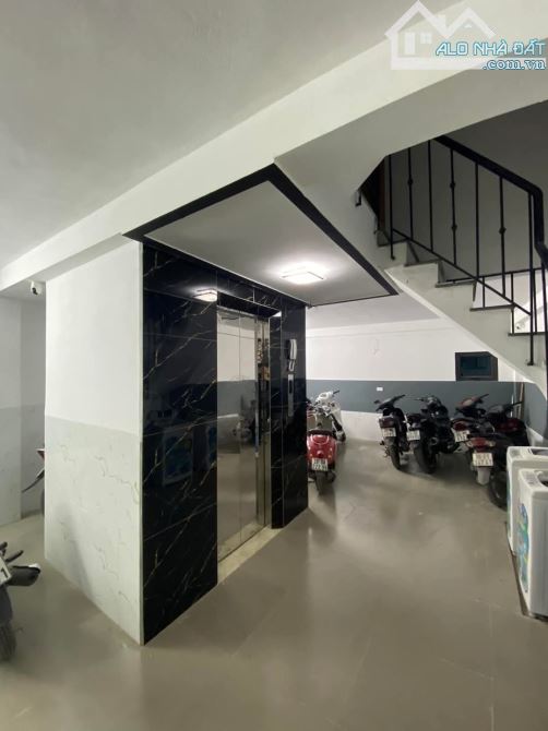 11.5 tỷ - Phố Nguyễn Trãi – Nhà 5 tầng thang máy; tổng 11 phòng cho thuê - 50m2