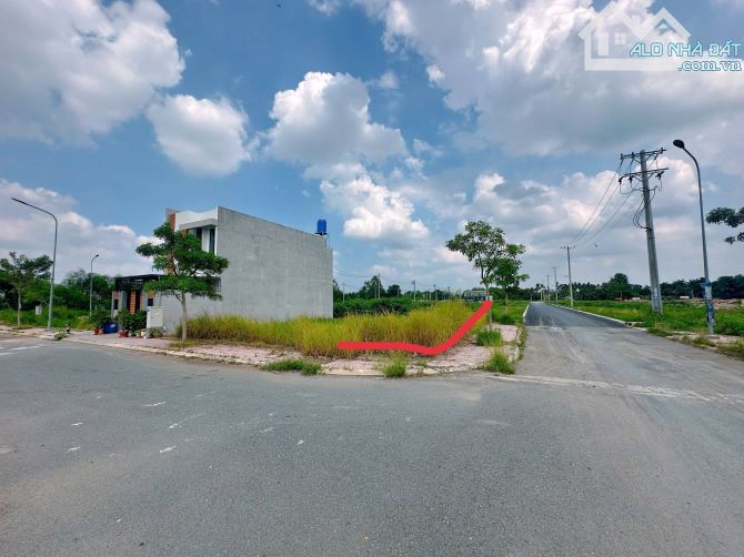 Kẹt Tiền Bán Lô Đất Gốc giá rẻ, Đất full thổ cư giá 1tỷ200tr, ngay thị trấn Đức Hòa
