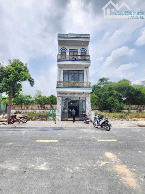 Bán nhà mới 1T2L 4.5x15m, đường D1 KDC Lê Phong Bình Chuẩn 2 p.Bình Chuẩn, full nội thất
