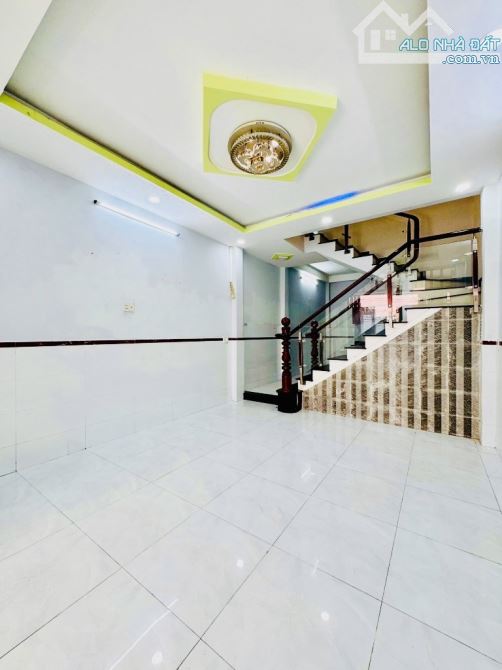 Bán nhà hẻm xe hơi một trục, gần chợ Thạch Đà, Emart 2  Phạm Văn Chiêu, ngang 4m, 5 tỷ hơn
