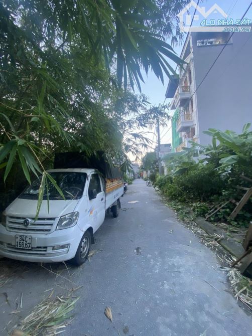 Bán đất Thạch Bàn gần chợ Đồng Dinh ngõ oto tránh 80m, mặt tiền: 5.3m vuông vắn 10 tỷ 4