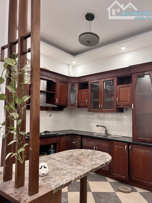 Trần Quốc Hoàn, Phân Lô, Ô TÔ, Kinh Doanh, 40m2 , mt 4m , 13,9 tỷ
