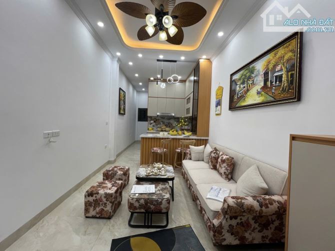 BÁN NHÀ ĐẸP HOÀNG MAI NGÕ RỘNG NÔNG GẦN OTO NỘI THẤT ĐẸP Ở NGAY 28M5T CHỈ 5,8 TỶ