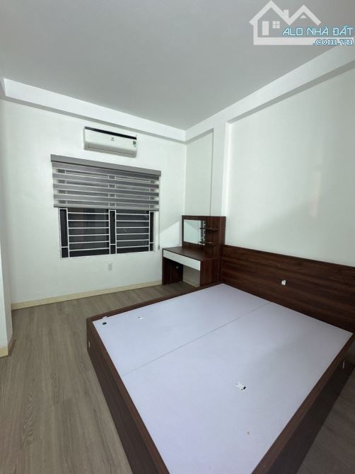 Gấp Phố Trạm 40m2 5T dân xây, ngõ rộng chỉ 5Tỷ9