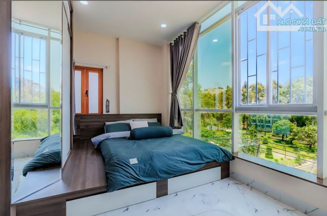 Bán gấp tòa nhà đường Phan Thúc Duyện 8 tầng. Ngang 6.2x29m. Thu nhập trên 100 triệu/tháng