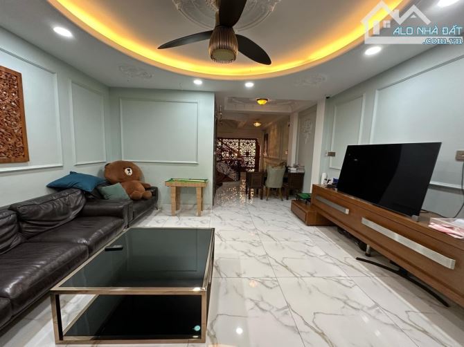 Ô tô ngủ nhà Nguyễn Hồng Đào 102m2 nở hậu 5 tầng Thang May xịn 16,5 tỷ