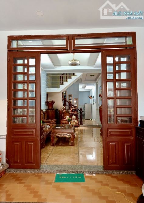 SIÊU PHẨM HXT - 108M2 - 4 TẦNG - NHỈNH 5 TỶ - GẦN TRƯỜNG ĐẠI HỌC GTVT - QUẬN 12