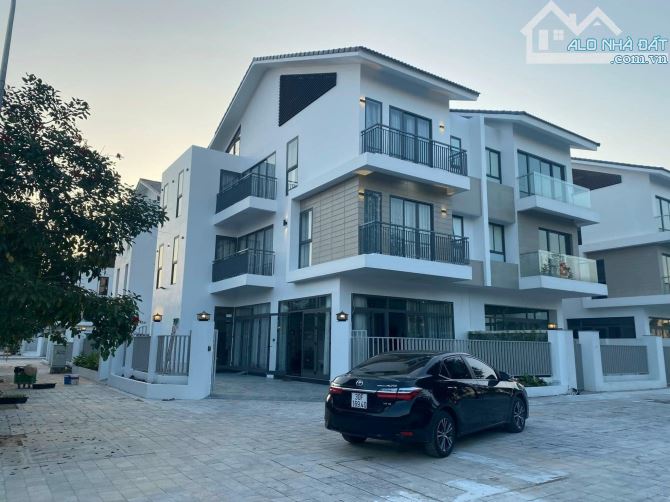 BÁN BIỆT THỰ AN VƯỢNG 300M2, 3 TẦNG, LÔ GÓC, VỊ TRÍ VÍP SAU CV THIÊN VĂN HỌC, 90 TỶ