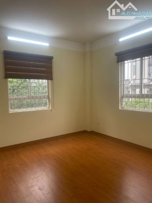 Bán chung Cư B11C Nguyễn Chánh 116 m2 giá 54 triệu m2