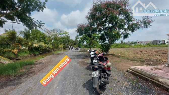 BÁN 5 LÔ ĐẤT LÀM NHÀ VƯỜN - GIÁ RẺ - THỊ TRẤN ĐỨC HÒA- GỌI CHO EM XEM ĐẤT