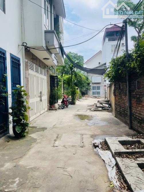 Đất sinh lộc Ngọc Thuỵ- 80M - MT 5.9 M- Ô tô 7 chỗ vào đất