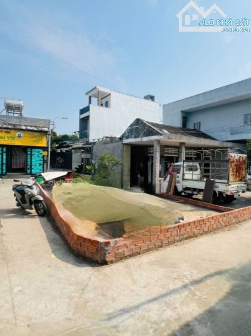 🔥🌟Lô góc 3 mặt kiệt Ô tô Lạc Long Quân. 20m ra mặt tiền. 70m2. Giá chỉ 2,93 tỹ.