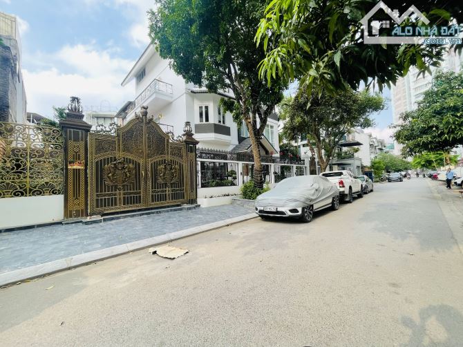 Bán biệt thự Mễ Trì Từ Liêm DT 150m2 mặt tiền 10m giá chỉ hơn 40 tỷ
