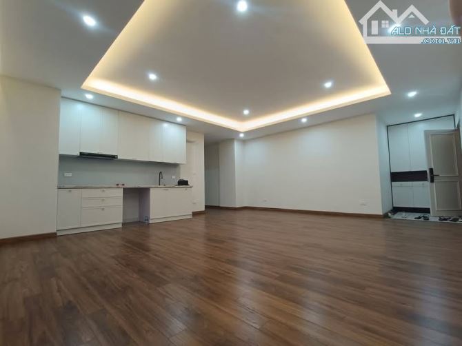 Bán Nhanh Căn Góc 131m² – View Sông Hồng – Mặt Phố Lương Yên – TMC Tower – 10 Tỷ